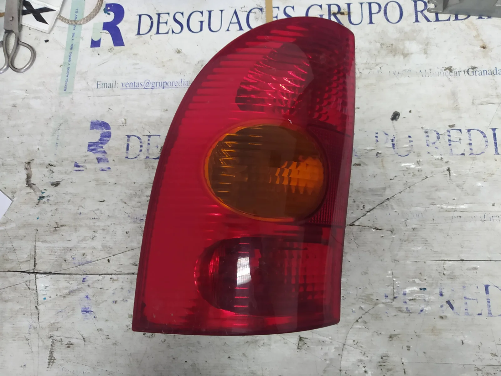 Foto de PILOTO TRASERO IZQUIERDO RENAULT MEGANE I FASE 2 GRANDTOUR (KA...) 1.6 (107 CV / 79 KW) referencia 7700423081