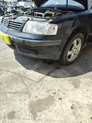 Foto de PARAGOLPES DELANTERO VOLKSWAGEN PASSAT VARIANT (3B5) 1.9 TDI (110 CV / 81 KW) foto 3