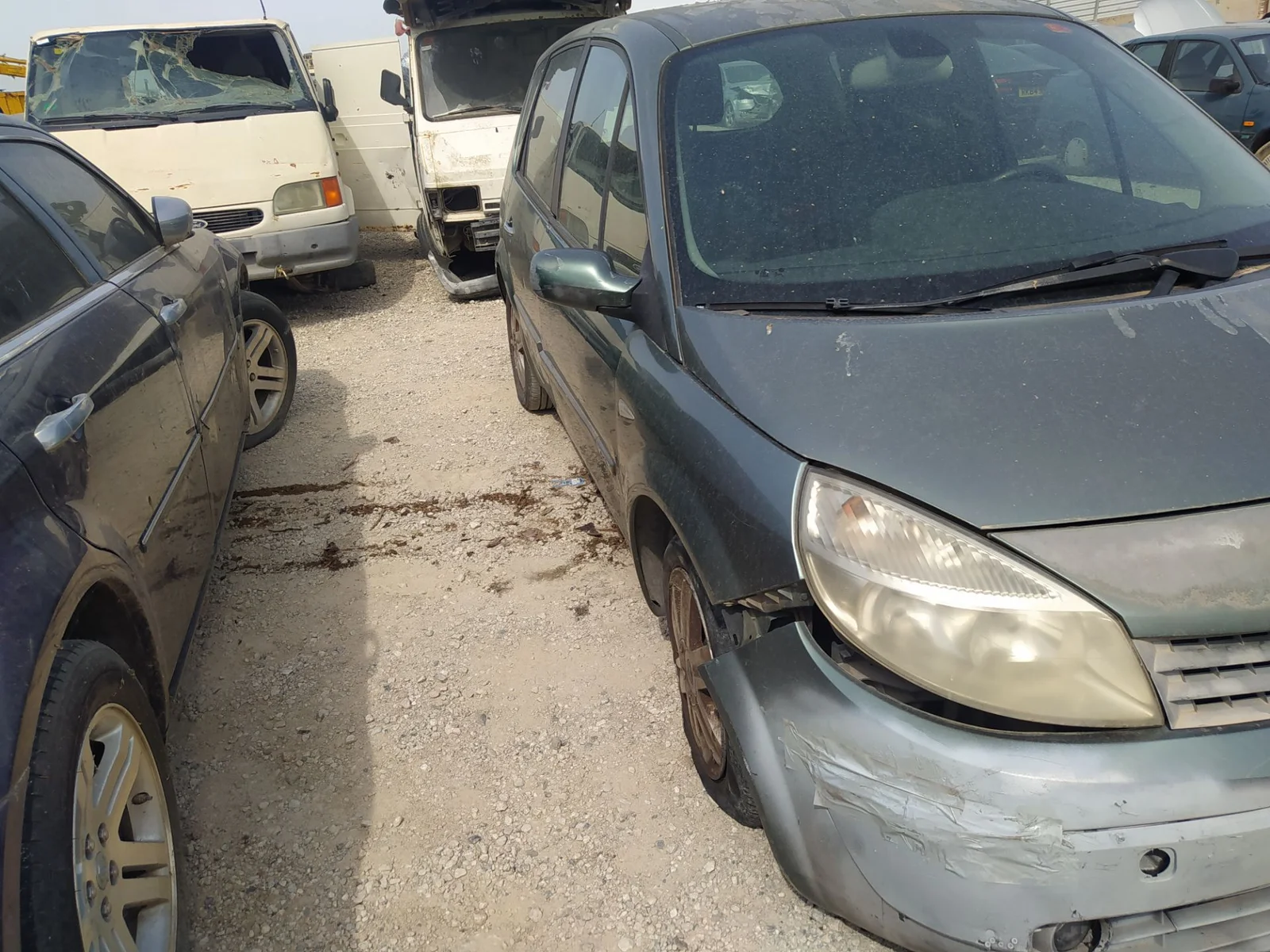 Foto de FARO DERECHO RENAULT SCENIC II (JM) 1.5 dCi Diesel (101 CV / 74 KW) referencia 7701064130