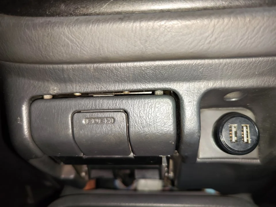 Foto de CENICERO HONDA CIVIC COUPÉ (EJ6/8) 1.6 CAT (105 CV / 77 KW) referencia 77311S04G000
