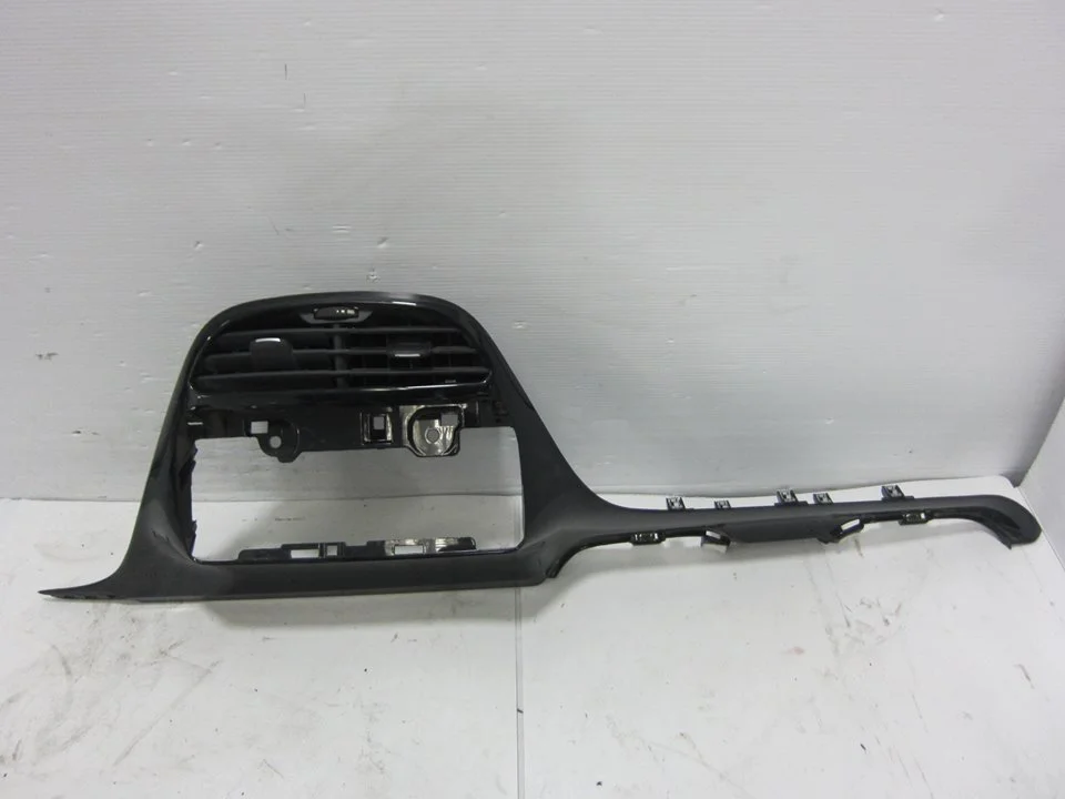 Foto de REJILLA AIREADORA PEUGEOT 208 1.2 12V e-VTi (82 CV / 60 KW) referencia 9673830077
