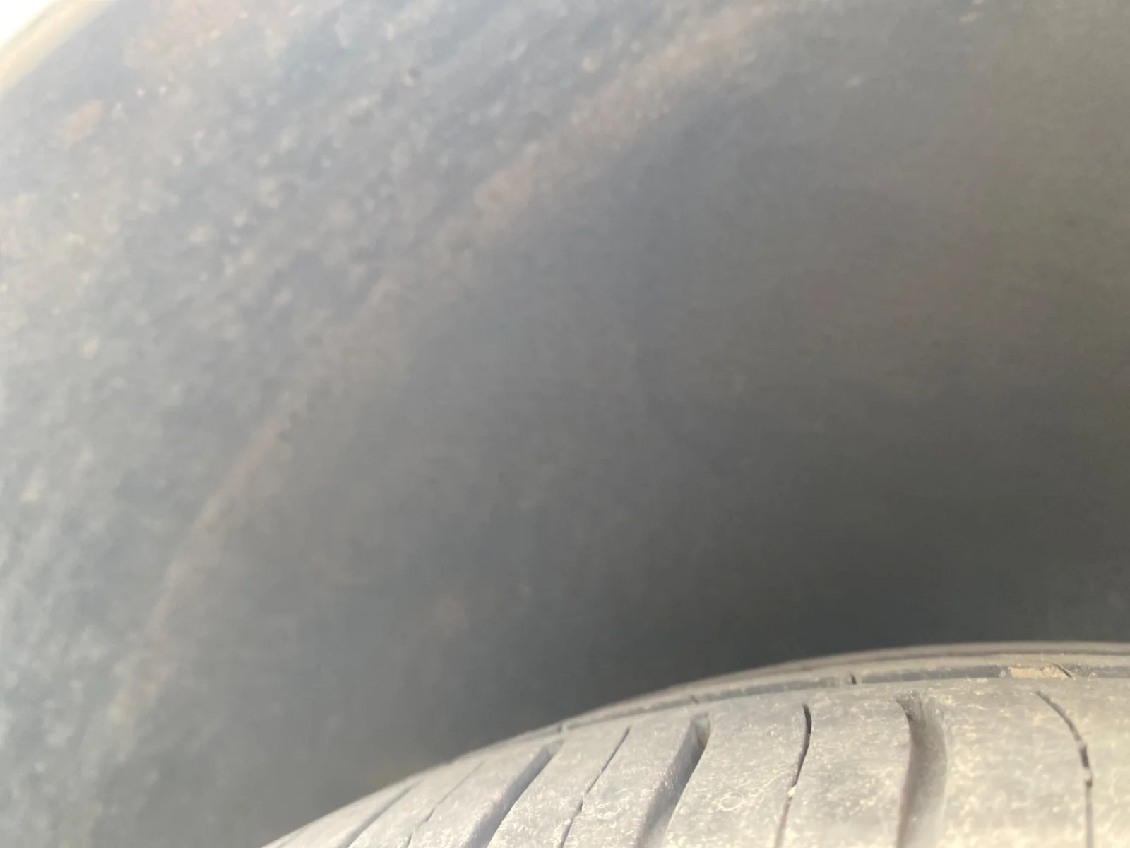 Foto de PASO RUEDA TRASERO IZQUIERDO VOLKSWAGEN POLO IV (9N3) 1.4 FSI (86 CV / 63 KW)