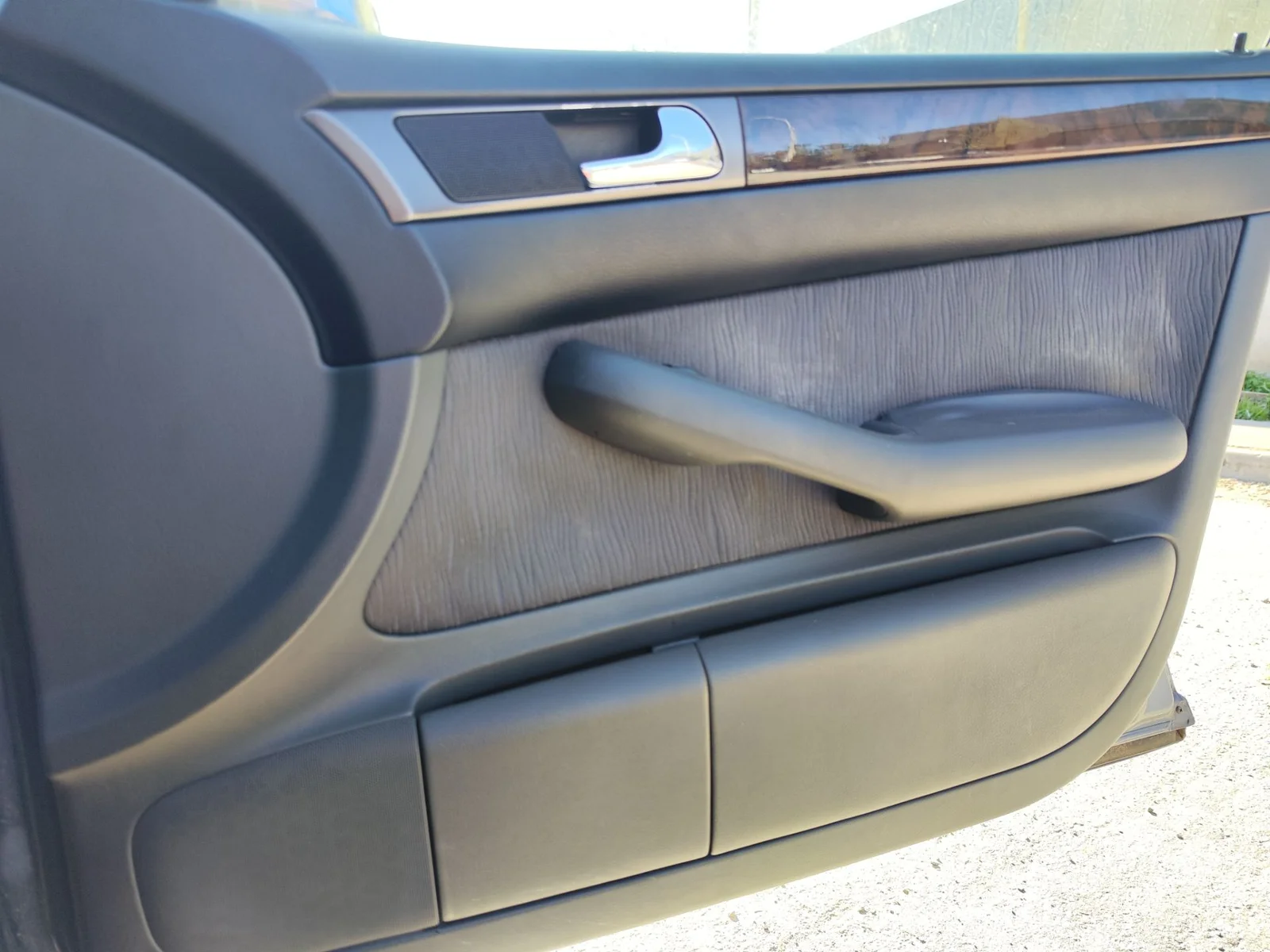 Foto de GUARNECIDO PUERTA DELANTERA DERECHA AUDI A6 BERLINA (4B2) 2.4 V6 30V (165 CV / 121 KW)