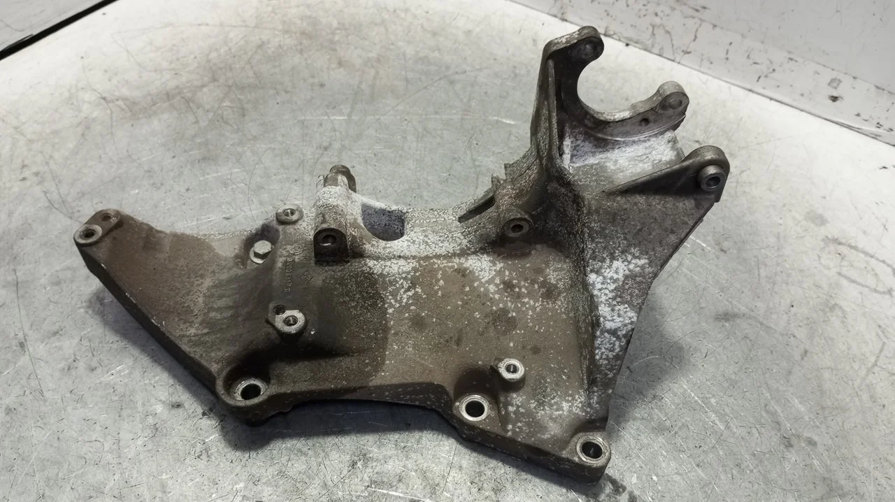 Foto de SOPORTE ALTERNADOR RENAULT LAGUNA II (BG0) 1.9 dCi Diesel (120 CV / 88 KW) referencia 8200689751