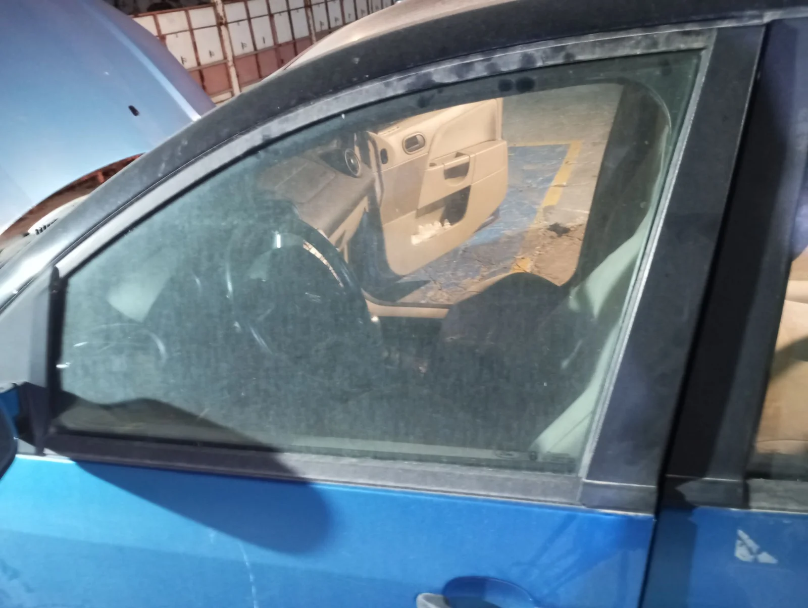 Foto de LUNA DELANTERA IZQUIERDA FORD FIESTA (CBK) 1.25 16V CAT (69 CV / 51 KW) referencia 1336303