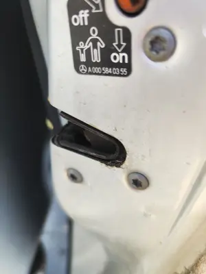 Foto de CERRADURA PUERTA TRASERA DERECHA MERCEDES-BENZ VANEO (BM 414) COMPACT VAN 1.7 CDI Diesel CAT (75 CV / 55 KW) referencia A4147300435