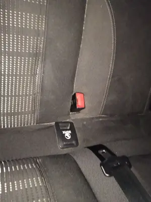 Foto de ENGANCHE CINTURON TRASERO IZQUIERDO PEUGEOT 308