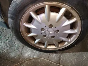 Foto de LLANTA MERCEDES-BENZ CLASE E (BM 210) BERLINA