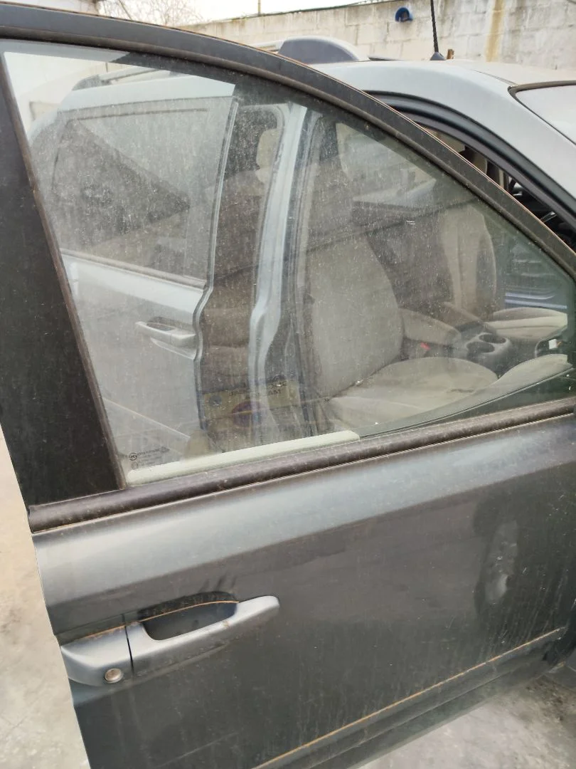 Foto de LUNA DELANTERA DERECHA KIA CARNIVAL 2.9 CRDi CAT (185 CV / 136 KW) referencia 824214D000
