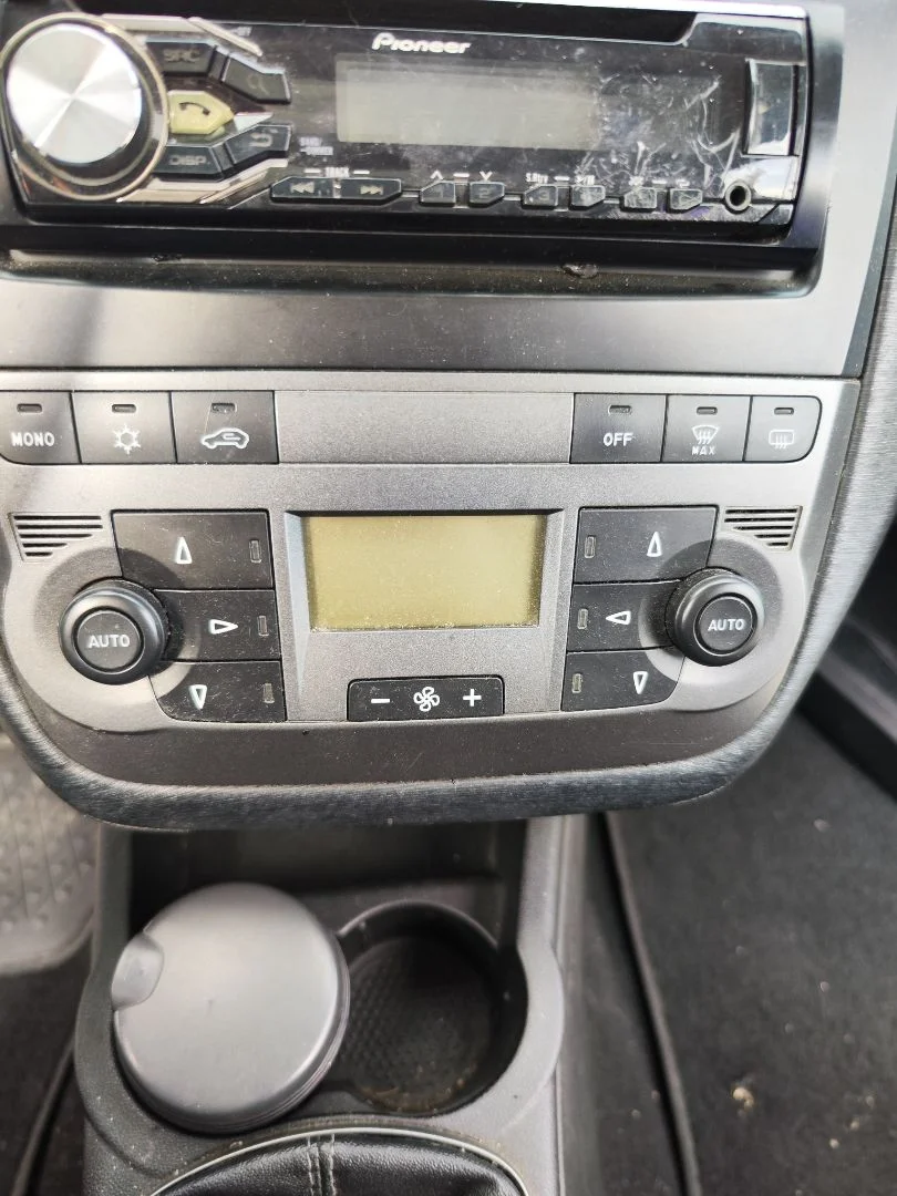 Foto de MANDO CALEFACCION / AIRE ACONDICIONADO FIAT GRANDE PUNTO (199) 1.4 (95 CV / 70 KW) referencia 0735447949