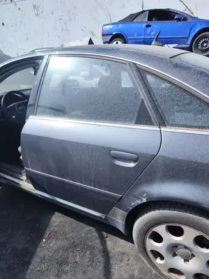 Foto de PUERTA TRASERA IZQUIERDA AUDI A6 BERLINA (4B2) 2.5 V6 24V TDI (180 CV / 132 KW) referencia 4B0833051