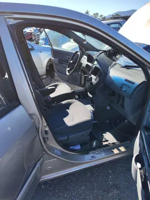 Foto de GOMAS CONTORNO PUERTA KIA CARENS (RS) 1.8 16V CAT (126 CV / 93 KW)