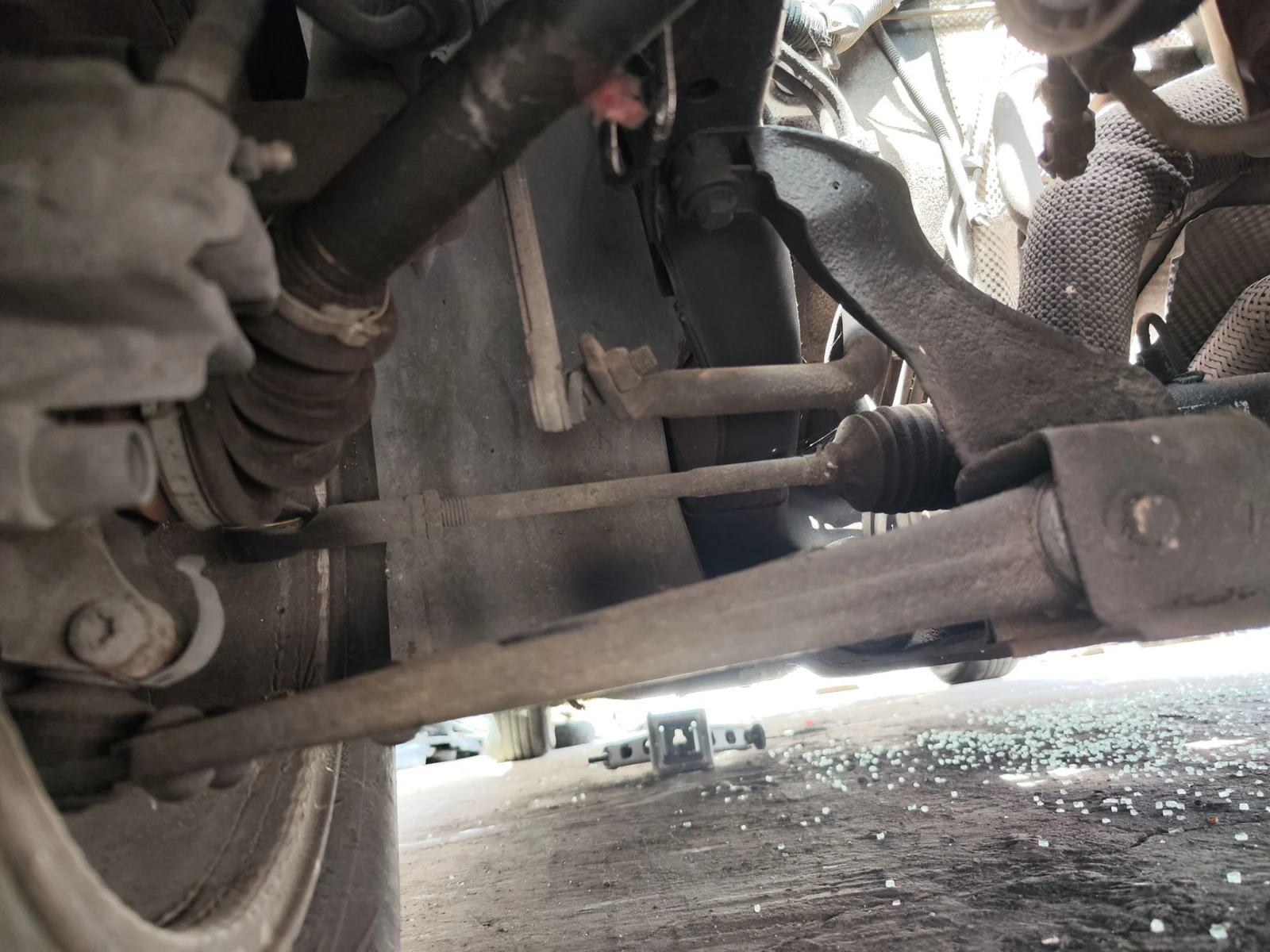 Foto de BRAZO SUSPENSION DELANTERO DERECHO FORD FOCUS BERLINA (CAK) 1.6 16V CAT (101 CV / 74 KW)
