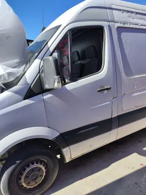 Foto de PUERTA DELANTERA IZQUIERDA MERCEDES-BENZ SPRINTER II FURGÓN 2.1 CDI CAT (88 CV / 65 KW) referencia A9067200005 foto 3
