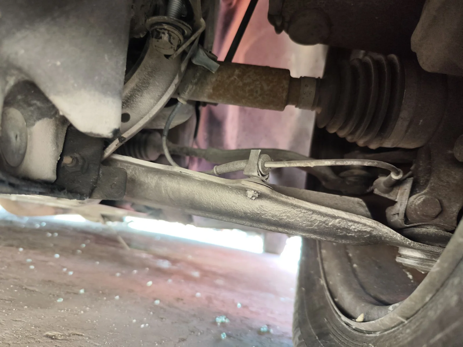 Foto de BRAZO SUSPENSION DELANTERO IZQUIERDO RENAULT SCENIC II 1.5 dCi Diesel (101 CV / 74 KW) referencia 8200298455