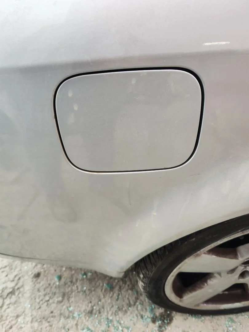 Foto de TAPA EXTERIOR COMBUSTIBLE AUDI A6 BERLINA (4B2) 2.5 V6 24V TDI (150 CV / 110 KW)