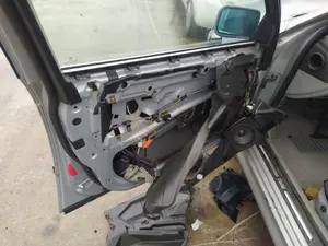 Foto de CERRADURA PUERTA DELANTERA IZQUIERDA BMW SERIE 5 BERLINA (E39) 2.8 24V CAT (193 CV / 142 KW) referencia 51218235097