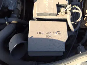 Foto de CAJA RELES / FUSIBLES ALFA ROMEO 147 (190) 1.9 JTD CAT (110 CV / 81 KW)