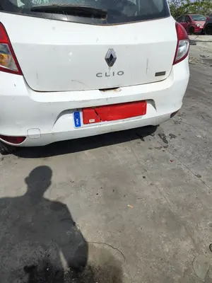 Foto de PARAGOLPES TRASERO RENAULT CLIO III 1.2 16V (75 CV / 55 KW)
