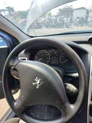 Foto de AIRBAG DELANTERO IZQUIERDO PEUGEOT 307 BERLINA (S2) 1.4 16V CAT (KFU / ET3J4) (88 CV / 65 KW)