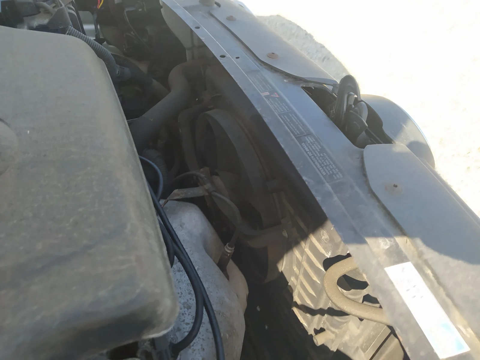 Foto de CONDENSADOR / RADIADOR AIRE ACONDICIONADO VOLKSWAGEN FOX (5Z1)(04.2005) 1.4 (75 CV / 55 KW)