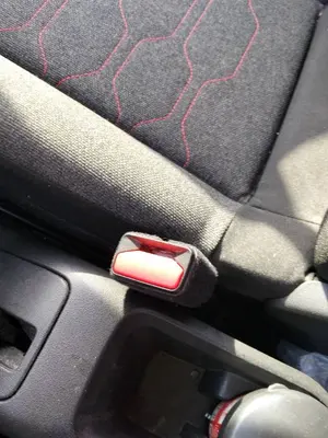 Foto de ENGANCHE CINTURON DELANTERO DERECHO CITROEN C3