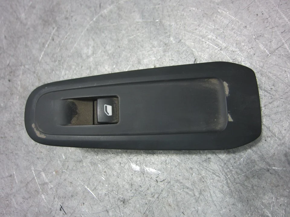 Foto de MANDO ELEVALUNAS DELANTERO DERECHO PEUGEOT 308 1.6 HDi (92 CV / 68 KW) referencia 96777320