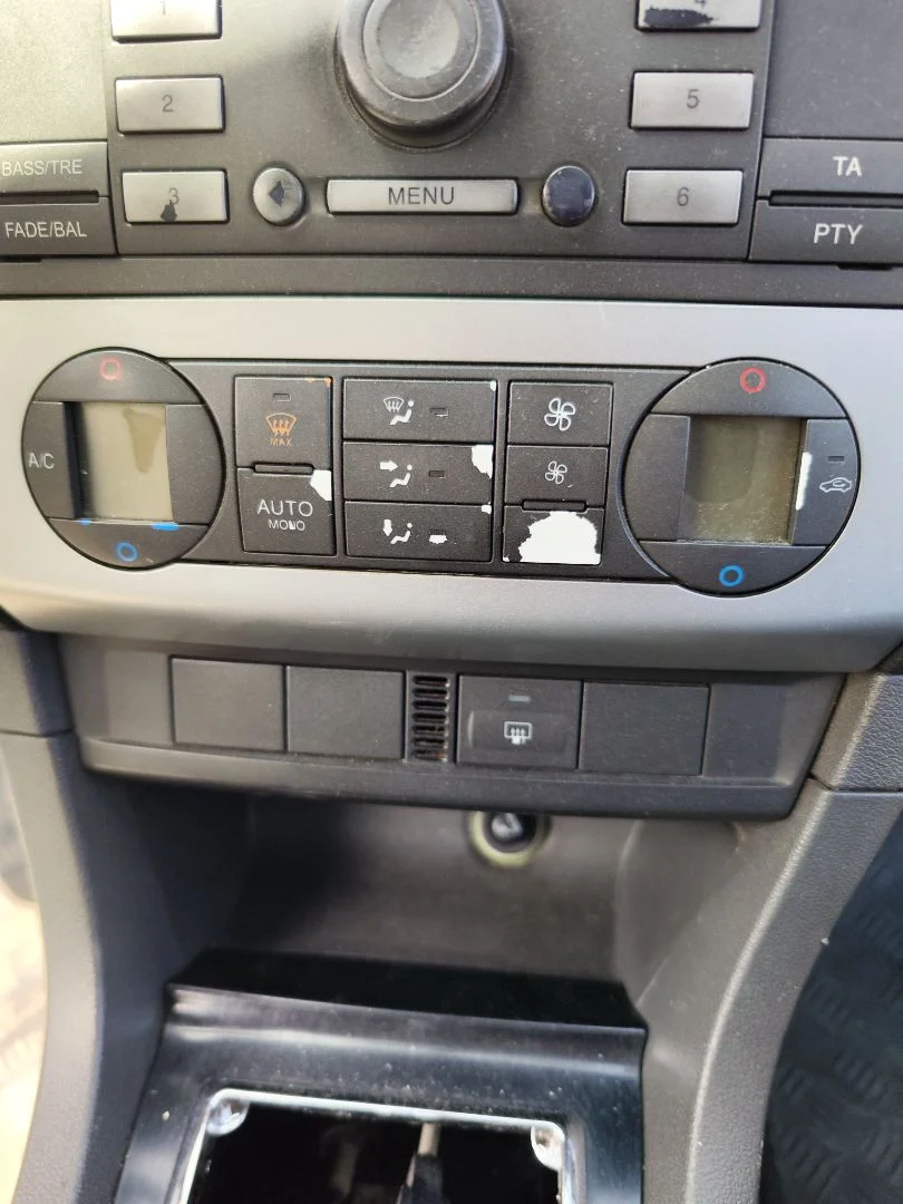 Foto de MANDO CALEFACCION / AIRE ACONDICIONADO FORD FOCUS BERLINA (CAP) 1.6 TDCi CAT (90 CV / 66 KW) referencia 1463861
