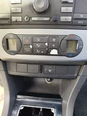 Foto de MANDO CALEFACCION / AIRE ACONDICIONADO FORD FOCUS BERLINA (CAP) 1.6 TDCi CAT (90 CV / 66 KW) referencia 1463861