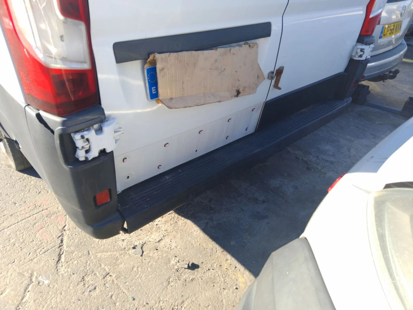 Foto de REFUERZO PARAGOLPES TRASERO FIAT DUCATO 3 MAXI FURGÓN TS 35 (295) 2.3 JTD CAT (148 CV / 109 KW) referencia 1357233080