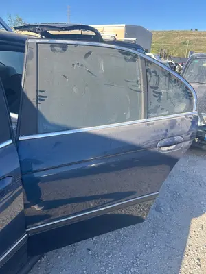 Foto de PUERTA TRASERA IZQUIERDA BMW SERIE 5 TOURING (E39) 2.0 24V (150 CV / 110 KW)