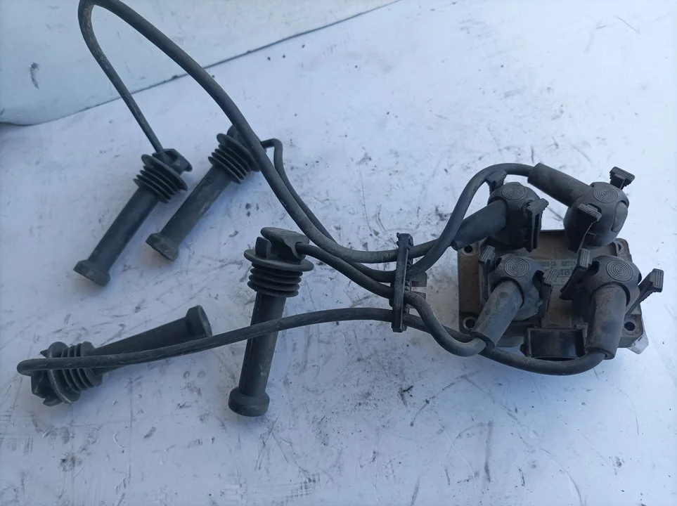 Foto de BOBINA ENCENDIDO FORD ESCORT BERL./TURNIER 1.6 16V CAT (90 CV / 66 KW) referencia 928F12029