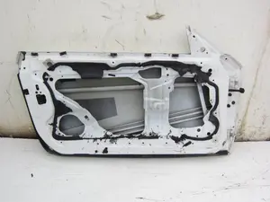 Foto de PUERTA DELANTERA IZQUIERDA BMW SERIE 1 BERLINA (E81/E87) 2.0 16V Diesel CAT (116 CV / 85 KW) foto 2