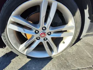 Foto de LLANTA JAGUAR XE 2.0  Turbo CAT (200 CV / 147 KW)