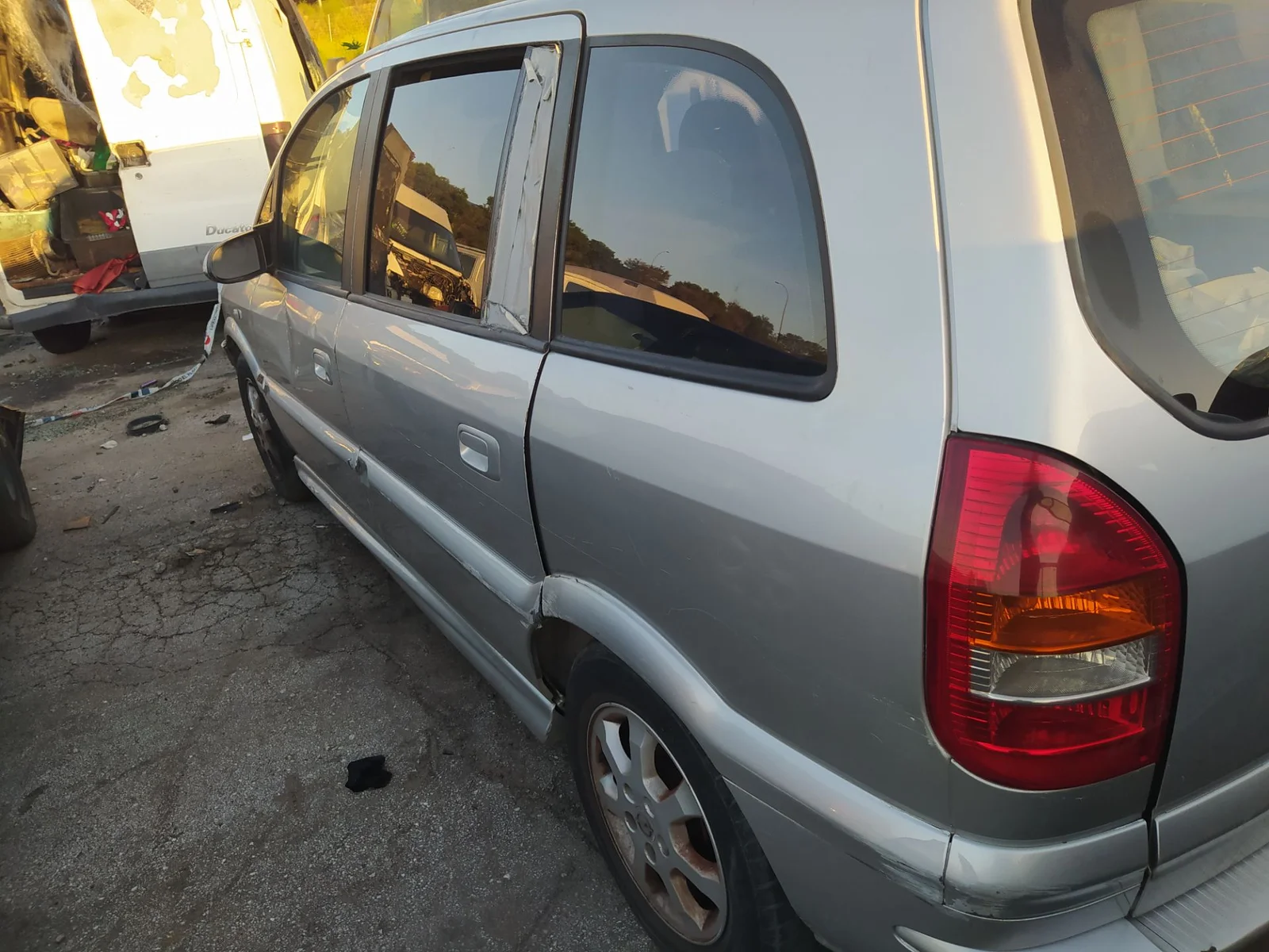 Foto de PUERTA TRASERA IZQUIERDA OPEL ZAFIRA A 2.0 DTI (101 CV / 74 KW) referencia 13160996