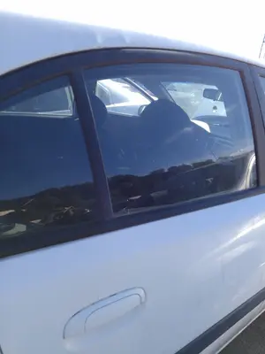 Foto de LUNA TRASERA DERECHA KIA RIO (JB) 1.5 CRDi (110 CV / 81 KW)