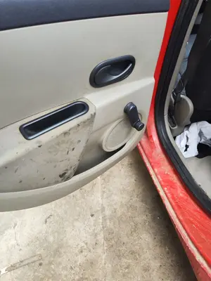 Foto de ELEVALUNAS TRASERO IZQUIERDO RENAULT CLIO III 1.5 dCi Diesel CAT (86 CV / 63 KW)