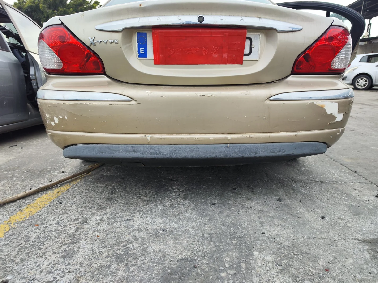 Foto de PARAGOLPES TRASERO JAGUAR X-TYPE 2.1 V6 24V CAT (156 CV / 115 KW)