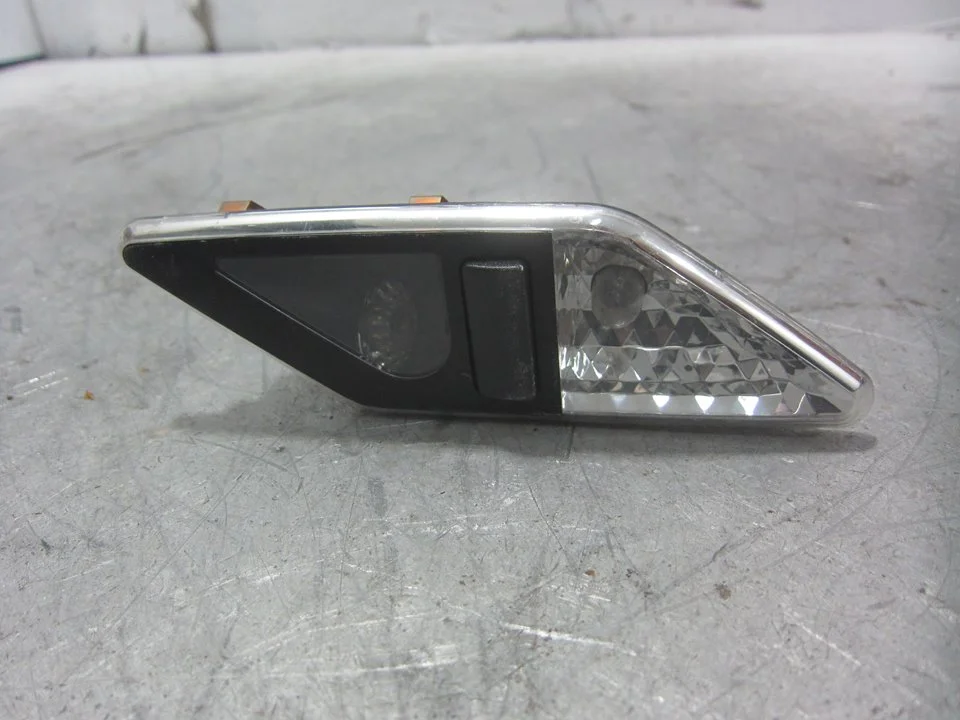 Foto de LUZ INTERIOR BMW SERIE 3 BERLINA (E46) 3.0 24V Turbodiesel CAT (184 CV / 135 KW) referencia 8375585