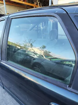 Foto de LUNA TRASERA IZQUIERDA RENAULT SCENIC I (JA...) 1.9 dCi Diesel CAT (102 CV / 75 KW) referencia 7700828351