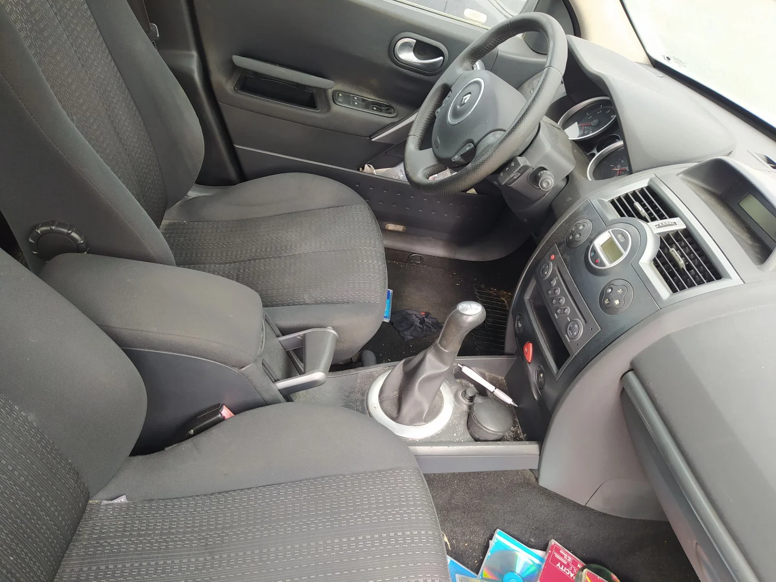 Foto de ENGANCHE CINTURON DELANTERO DERECHO RENAULT MEGANE II CLASSIC BERLINA 1.6 16V (112 CV / 82 KW)