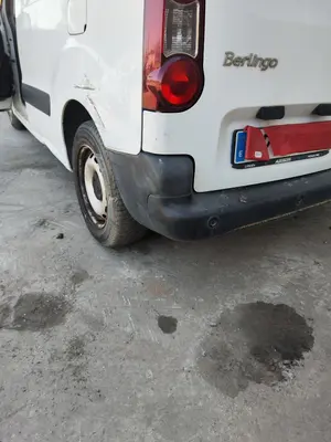 Foto de PARAGOLPES TRASERO CITROEN BERLINGO FURGÓN 1.6 Blue-HDI FAP (99 CV / 73 KW) foto 3