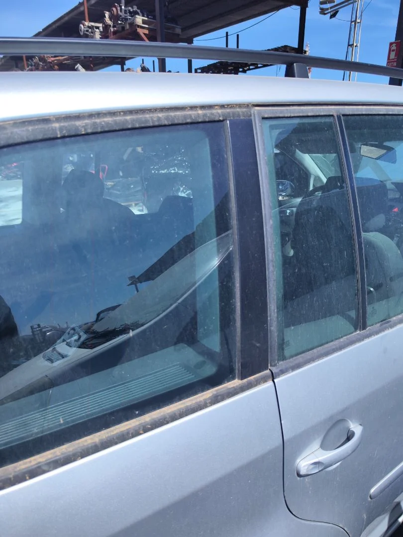 Foto de LUNA CUSTODIA TRASERA DERECHA VOLKSWAGEN TOURAN (1T1) 1.9 TDI (105 CV / 77 KW)