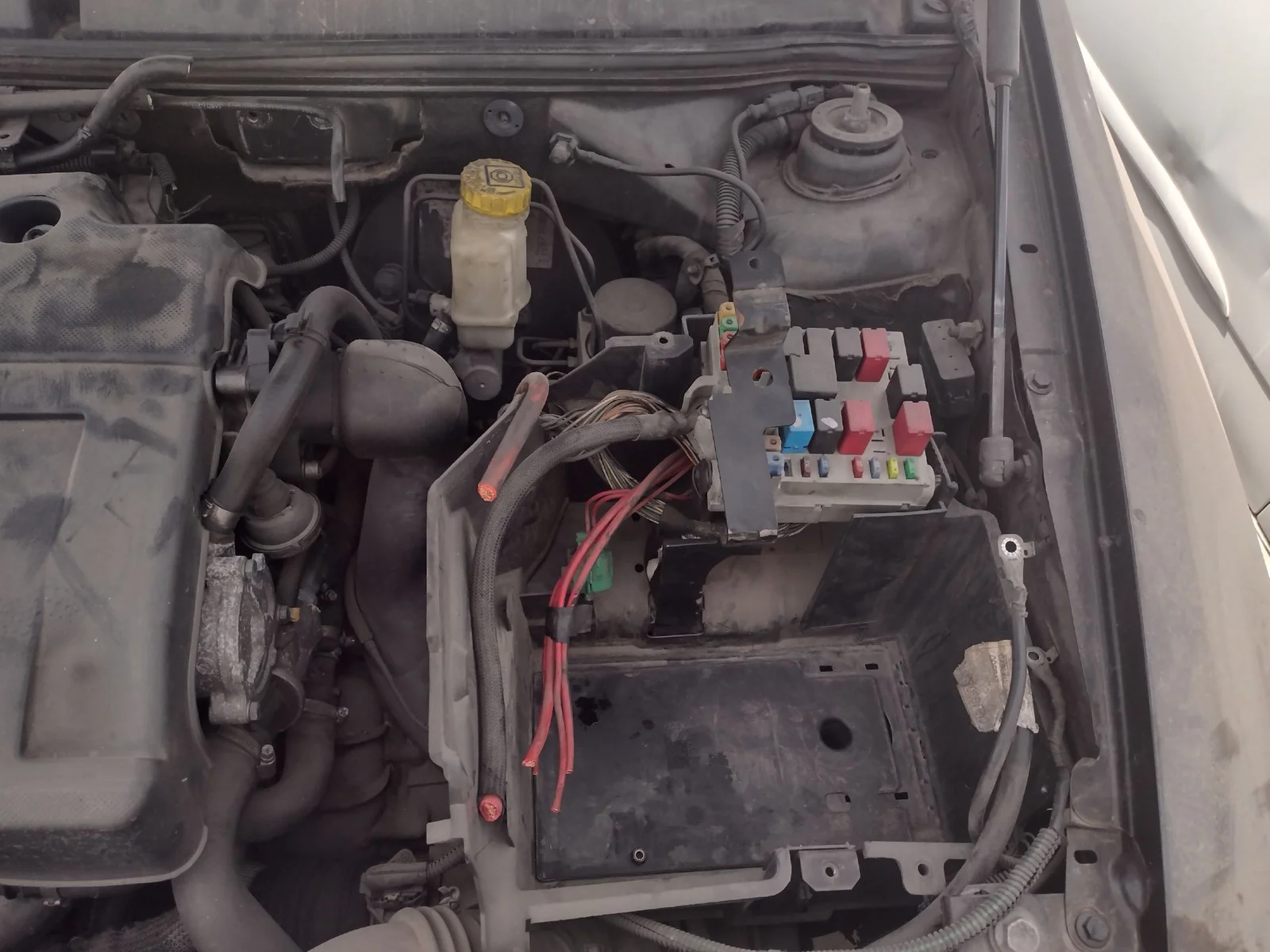 Foto de CAJA PRECALENTAMIENTO FIAT STILO (192) 1.9 JTD CAT (116 CV / 85 KW)