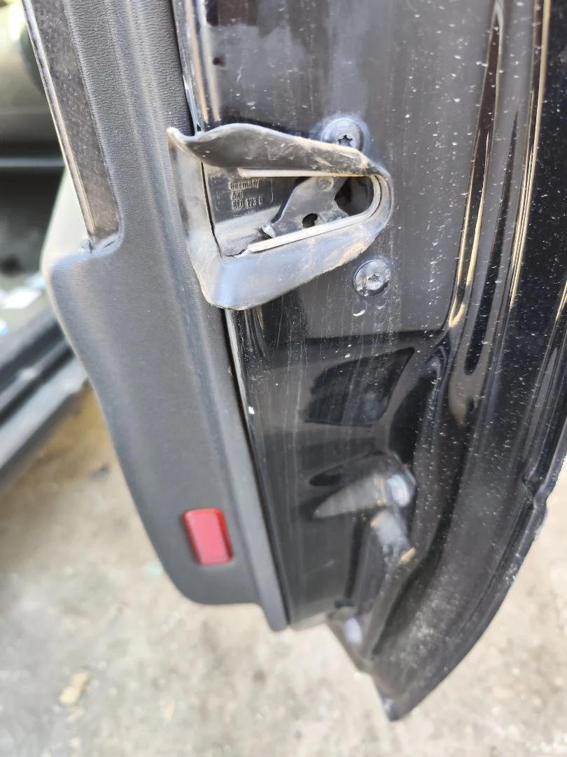 Foto de CERRADURA PUERTA DELANTERA DERECHA AUDI A3 (8L) 1.6 (102 CV / 75 KW) referencia 8L1837016D