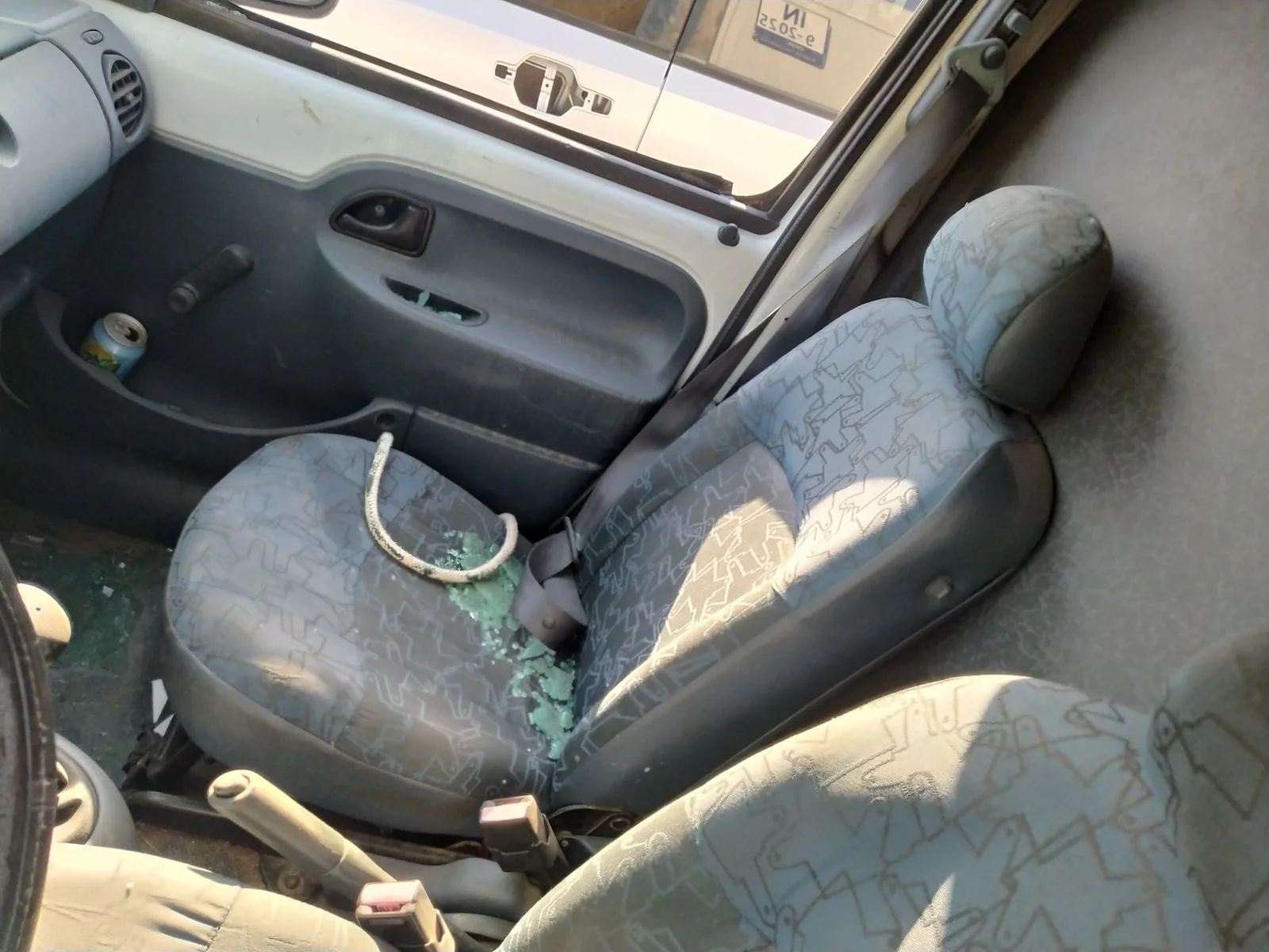 Foto de ENGANCHE CINTURON DELANTERO IZQUIERDO RENAULT KANGOO I (F/KC0) 1.5 dCi Diesel (82 CV / 60 KW)