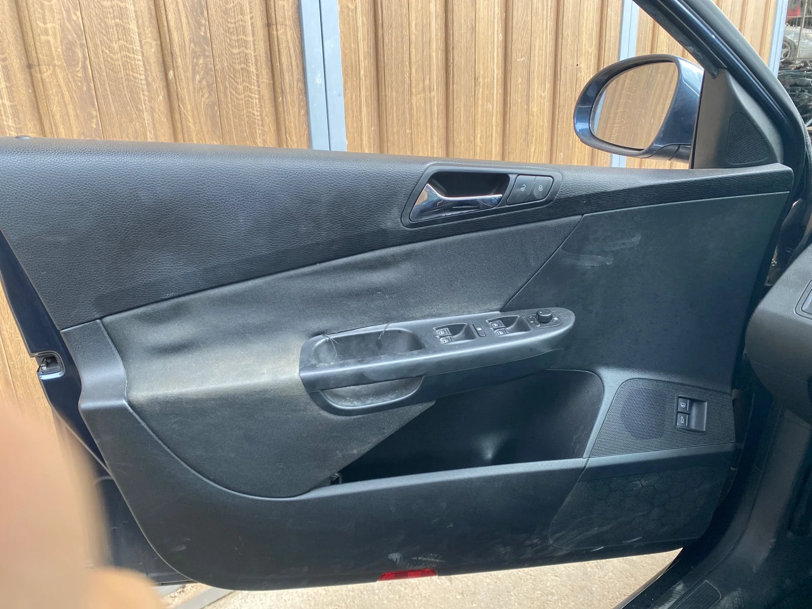 Foto de GUARNECIDO PUERTA DELANTERA IZQUIERDA VOLKSWAGEN PASSAT BERLINA (3C2) 2.0 TDI (140 CV / 103 KW) referencia 3C1867011DTFKZ