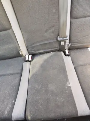 Foto de ENGANCHE CINTURON TRASERO CENTRAL PEUGEOT 207 1.4  (73 CV / 54 KW)