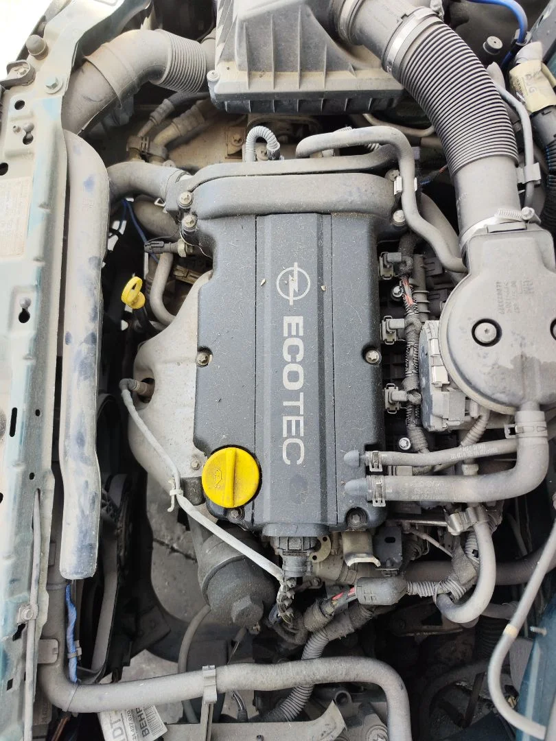 Foto de TAPA MOTOR OPEL CORSA C 1.2 16V CAT (Z 12 XE / LW4) (75 CV / 55 KW)