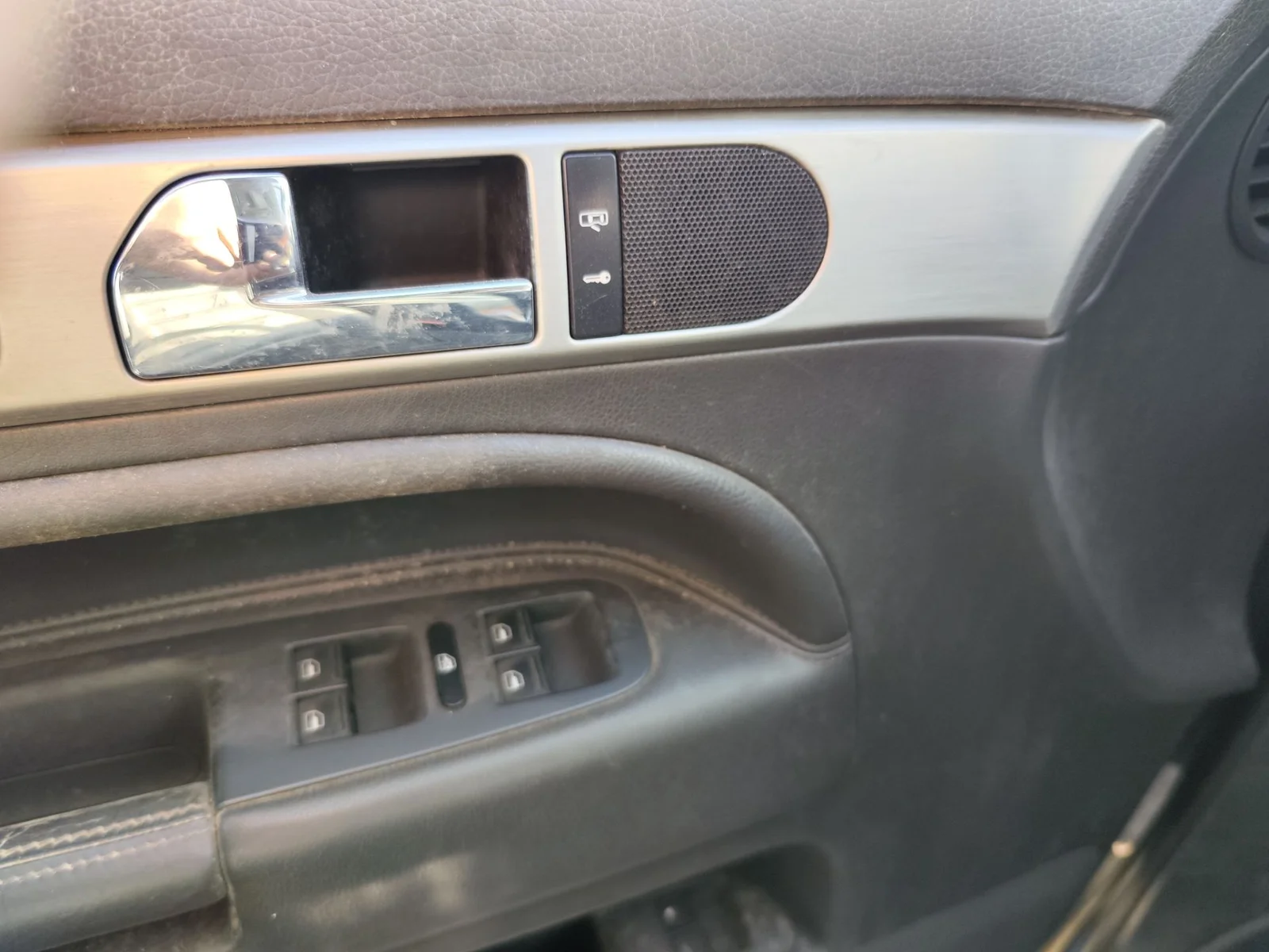 Foto de MANETA INTERIOR DELANTERA IZQUIERDA VOLKSWAGEN TOUAREG (7L6) 4.2 V8 32V FSI (350 CV / 257 KW)